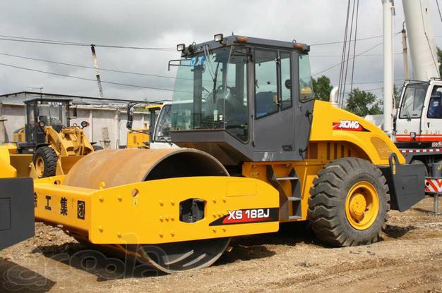 Каток грунтовый вибрационный XCMG XS182J