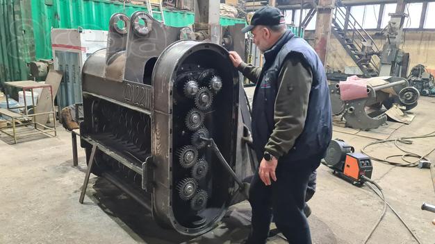 Валковый просеивающий ковш для экскаватора / ковш смазывать не надо