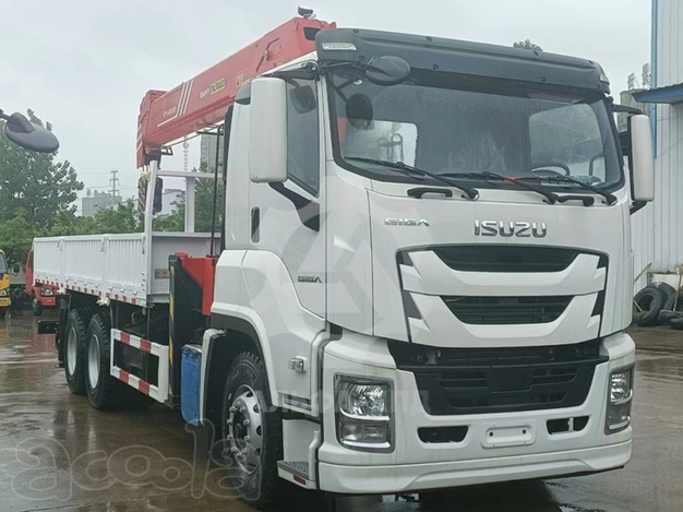Бортовой автомобиль Isuzu Giga 6х4 c КМУ 10 т